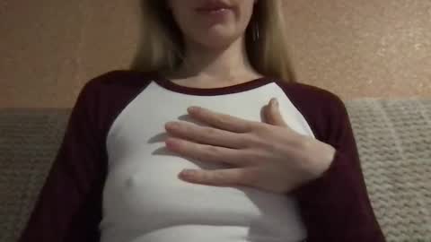 Snapshot of honeynymph chatting on February 23, 3:35 am honeynymph online show from February 23, 3:35 am