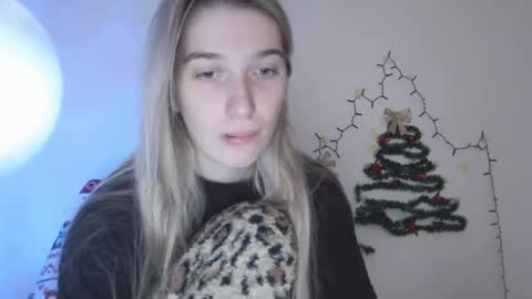 honeyveil online show from February 4, 1:15 pm