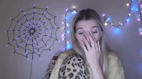 honeyveil online show from December 4, 10:20 pm