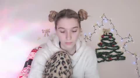 honeyveil online show from January 8, 11:49 am