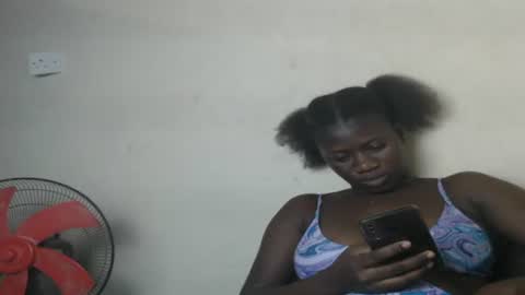 Snapshot of honeyxcunt chatting on January 12, 6:17 am honeyxcunt online show from January 12, 6:17 am