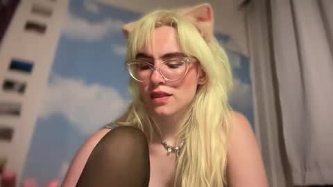 Emi Rose online show from October 29, 6:15 am