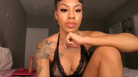 honeyybabyy112344114 online show from November 8, 5:43 am