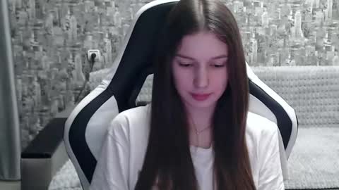 Nancy online show from December 18, 12:51 pm
