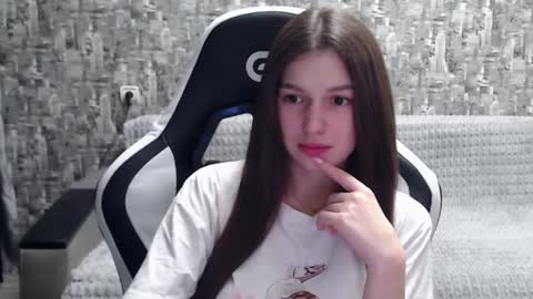 Nancy online show from December 5, 1:22 pm