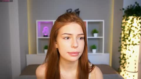 honneybunneey online show from October 26, 6:14 am