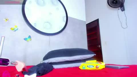 honnyy_23 online show from June 30, 7:23 pm