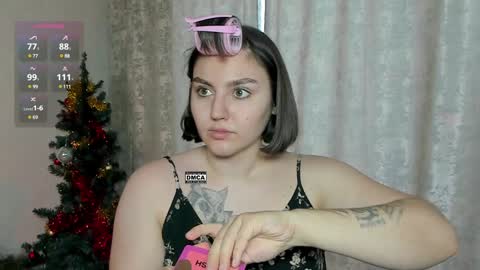 Snapshot of hoot_owl_cb chatting on January 21, 3:15 am Karina online show from January 21, 3:15 am