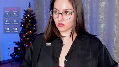 Snapshot of hoot_owl_cb chatting on December 29, 10:45 am Karina online show from December 29, 10:45 am