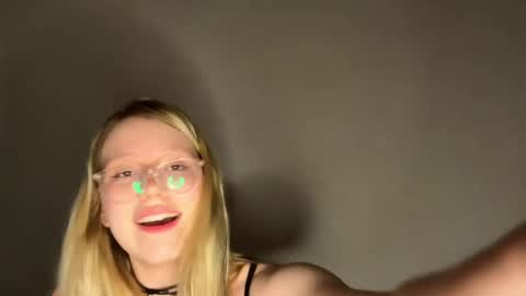 Snapshot of horney_audrey chatting on January 9, 12:25 am Audrey online show from January 9, 12:25 am