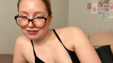Snapshot of horney_audrey chatting on January 22, 3:52 am Audrey online show from January 22, 3:52 am