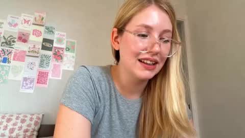 Snapshot of horney_audrey chatting on September 22, 2:59 am Audrey online show from September 22, 2:59 am