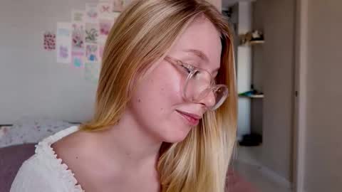 Audrey online show from November 17, 3:31 am