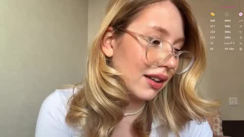 Snapshot of horney_audrey chatting on February 5, 4:06 am Audrey online show from February 5, 4:06 am