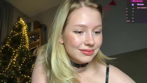Snapshot of horney_audrey chatting on December 20, 12:08 am Audrey online show from December 20, 12:08 am