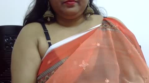 Snapshot of horneydesibabe chatting on December 20, 6:35 pm horneydesibabe online show from December 20, 6:35 pm