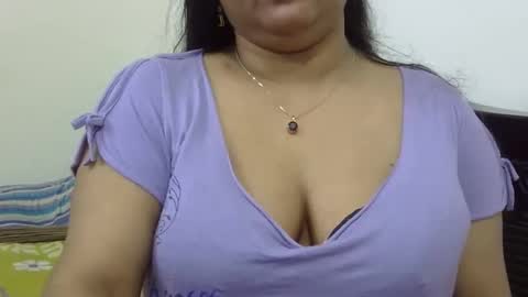 Snapshot of horneydesibabe chatting on January 15, 7:44 pm horneydesibabe online show from January 15, 7:44 pm