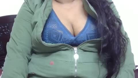 Snapshot of horneydesibabe chatting on December 14, 5:03 pm horneydesibabe online show from December 14, 5:03 pm