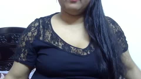 Snapshot of horneydesibabe chatting on December 18, 9:47 am horneydesibabe online show from December 18, 9:47 am