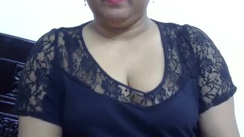 Snapshot of horneydesibabe chatting on December 18, 5:42 pm horneydesibabe online show from December 18, 5:42 pm