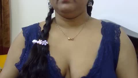 Snapshot of horneydesibabe chatting on January 2, 11:09 am horneydesibabe online show from January 2, 11:09 am