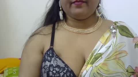 Snapshot of horneydesibabe chatting on January 1, 4:50 am horneydesibabe online show from January 1, 4:50 am