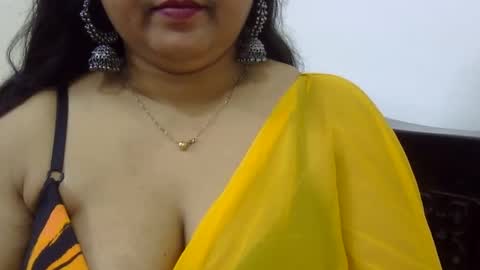 Snapshot of horneydesibabe chatting on January 2, 2:11 am horneydesibabe online show from January 2, 2:11 am