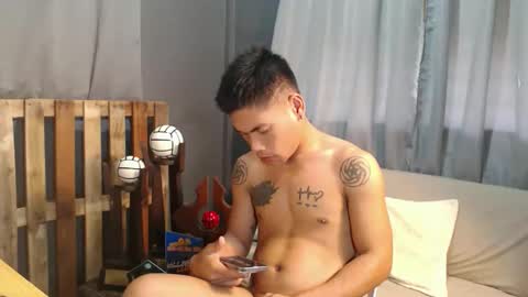 Snapshot of horny_lucasxxx chatting on September 19, 2:37 am lucas online show from September 19, 2:37 am
