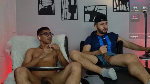horny_roomies69 online show from February 12, 10:46 pm