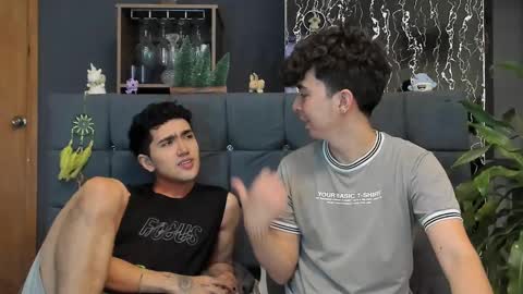Alex and Camilo online show from March 3, 9:48 pm