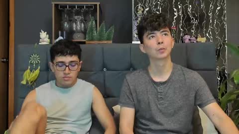 Alex and Camilo online show from February 17, 12:54 am
