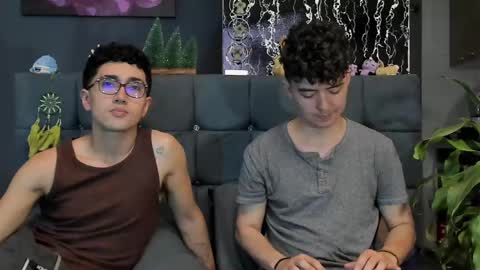 Alex and Camilo online show from January 13, 12:30 am