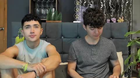 Alex and Camilo online show from February 3, 12:36 am