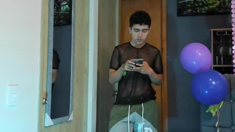 Alex and Camilo online show from February 24, 1:02 am