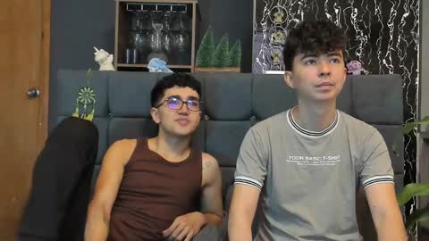 Alex and Camilo online show from March 9, 9:46 pm