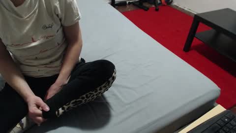 Snapshot of hornycouple21x chatting on December 17, 9:49 pm HornyCouple89 online show from December 17, 9:49 pm