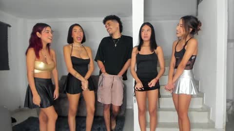 left to right  april- giorgia - riley - annie online show from January 31, 9:27 am