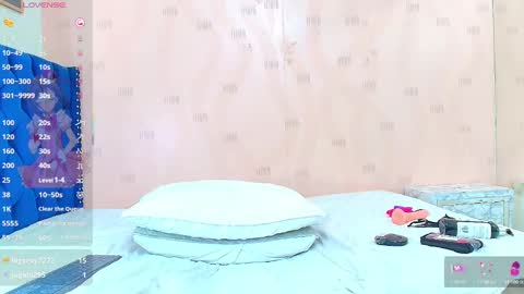 Snapshot of hornylatimommy chatting on February 12, 5:37 am Natasha online show from February 12, 5:37 am