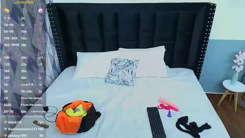 Snapshot of hornylatimommy chatting on February 14, 2:28 am Natasha online show from February 14, 2:28 am