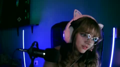 hornymoon7w7 online show from February 1, 2:52 am