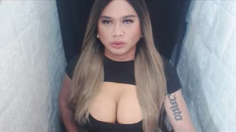 YOUR MAJESTY LUCY PEARL online show from October 22, 3:10 am