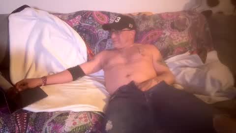 Snapshot of hoss43040 chatting on September 18, 1:53 am hoss43040 online show from September 18, 1:53 am