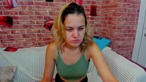 Snapshot of hot___jess chatting on September 11, 3:19 am Jessica online show from September 11, 3:19 am