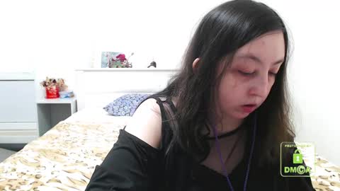 Snapshot of hot_and_pretty chatting on February 17, 1:00 pm Lila online show from February 17, 1:00 pm