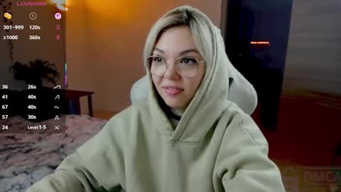   online show from October 18, 12:15 am