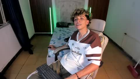 hot bunny online show from November 15, 4:25 am