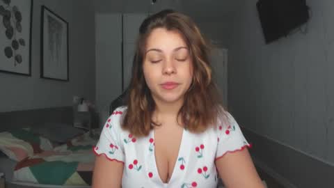 LiluCaroline online show from February 21, 11:44 am