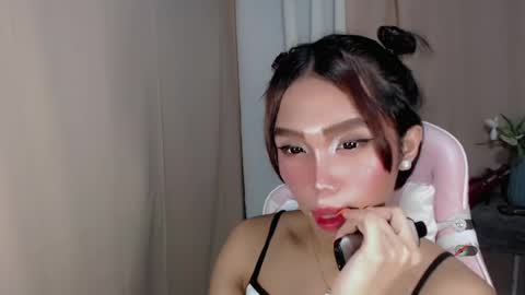Khianna online show from May 12, 4:16 pm