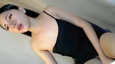 hot_little_angel18 online show from July 3, 3:22 am