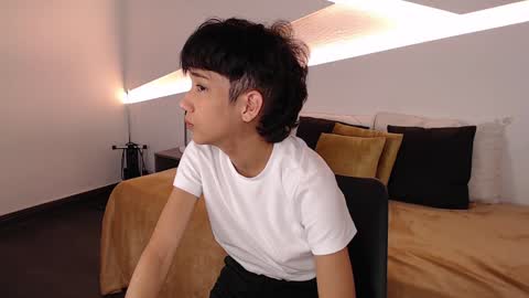 Snapshot of hot_little_bunny chatting on February 2, 9:23 pm Alana online show from February 2, 9:23 pm